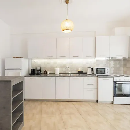 Modern 2br In Old Town, Near Byzantine Walls Apartment