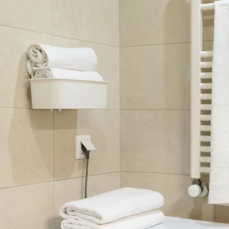 Modern 2br In Poli Near Center