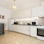 Modern 2br In Old Town, Near Byzantine Walls *