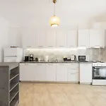 Modern 2br In Old Town, Near Byzantine Walls 公寓