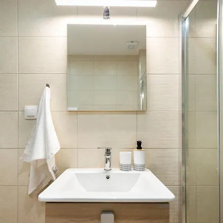 شقة Modern 2br In Poli Near Center