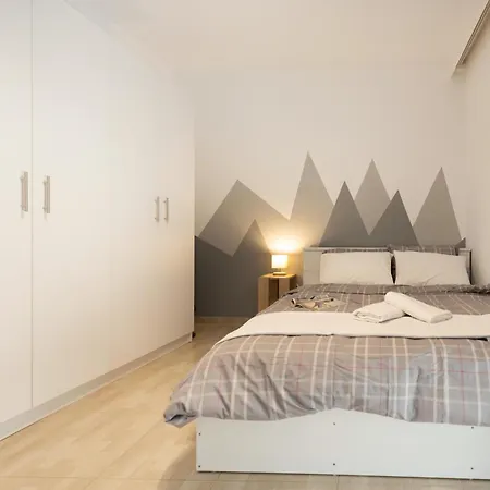 Modern 2br In Poli Near Center شقة *
