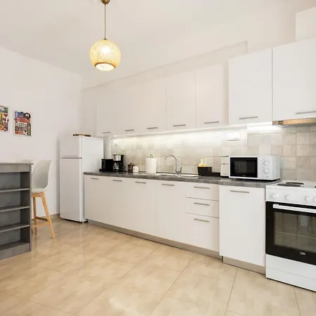 Modern 2br In Poli Near Center *