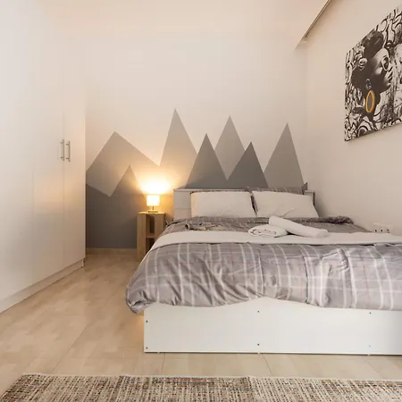 Modern 2br In Poli Near Center *