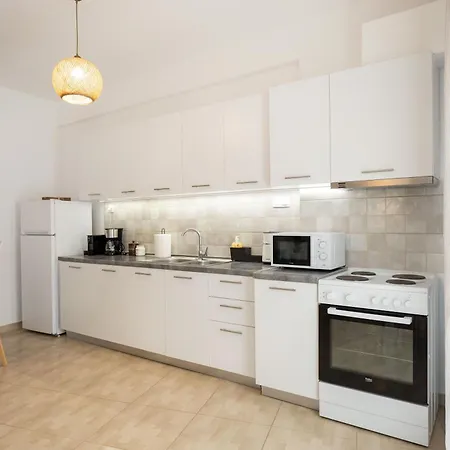 شقة Modern 2br In Poli Near Center